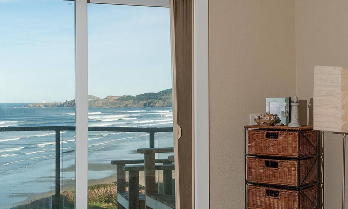 Newport Condominio | Michael's Beach Place @ Shoreline Ridge