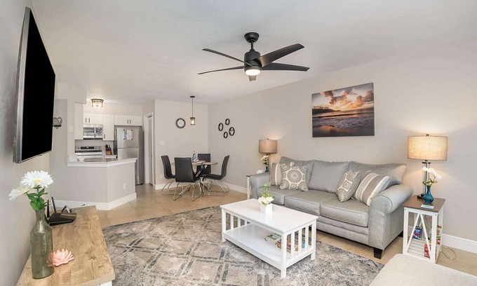 Ocean Side Village Condominio | Michele · Ground Floor Beachside Condo · Half Mile from Beach
