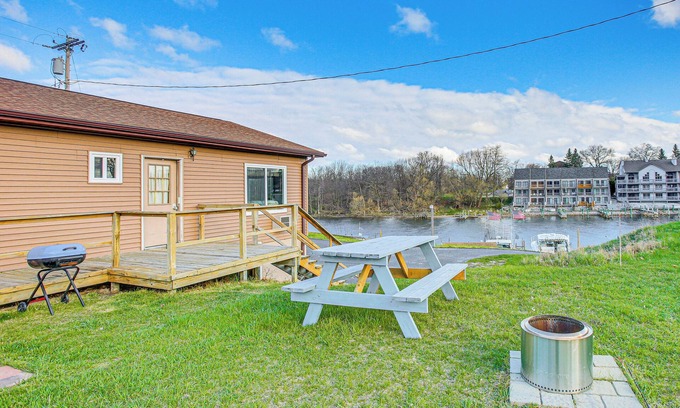 Manistee Cabina | Michigan Manistee River Cabin ~ 1 Mi to Downtown