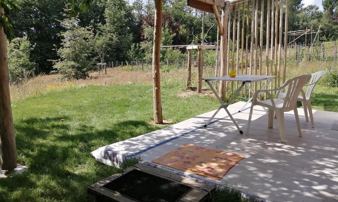 Issac Casa | Micro gite en paille, l'expèrience écologique