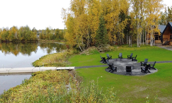 Wasilla Complejo | 7 Lakefront Cottages and event space in the heart of Wasilla