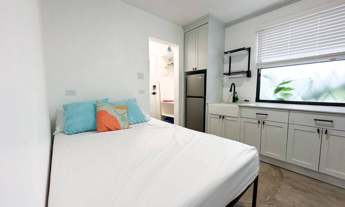 Welches Apartamento | Micro-Studio APT 5B, Oceanview + Pool, Near Beach | @ Paradise Point Barbados