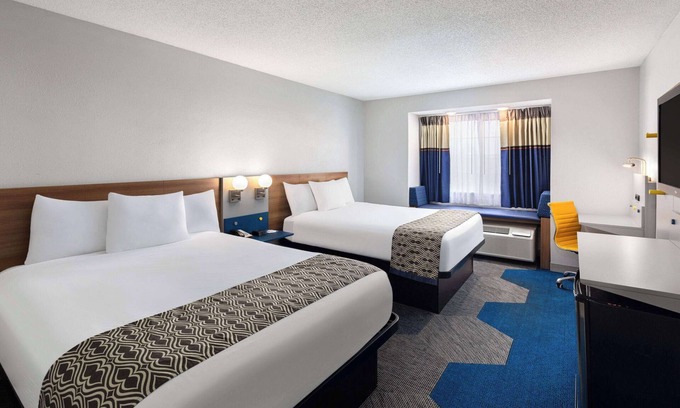 Bowling Green Hotel | Microtel Inn by Wyndham Bowling Green