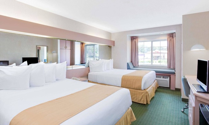 Greensboro Hotel | Microtel Inn by Wyndham Greensboro
