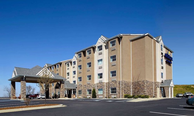 Triadelphia Hotel | Microtel Inn & Suites by Wyndham Wheeling at The Highlands