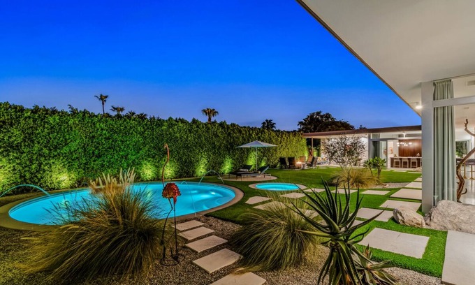 Magnesia Falls Cove Casa | Mid Centry Modern Retreat w/Mt Views & Stunning Pool/Spa close to Palm Springs!