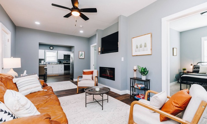 Monroe Casa | Mid Century 1/4 mile to Downtown Main Street - breweries, coffee, dining, shops