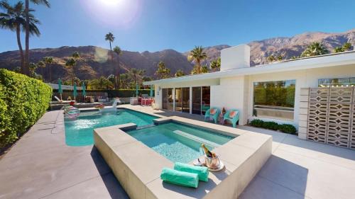 Vista Las Palmas Casa | Mid Century Alexander Stunner in Vista Las Palmas Permit# 3800