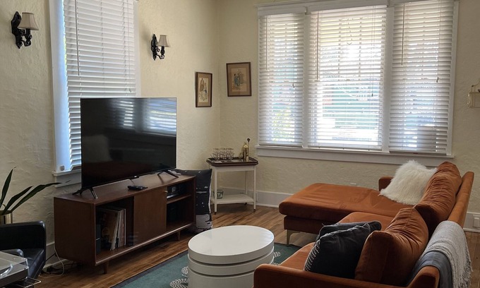 Olde Town Augusta Casa | Mid Century Bungalow in Old Town - walk to Downtown Augusta!