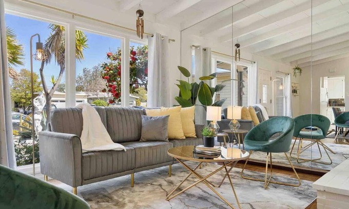 East San Mateo Casa | Mid Century Garden View Home Parking