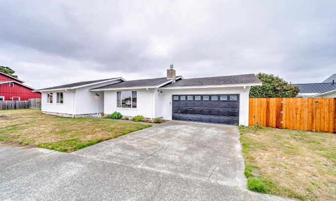 Arcata Casa | Mid-Century Hideaway