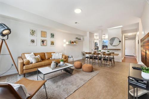 Old Town North Casa | Mid-century Mod Retreat near Old Town - Free Bikes
