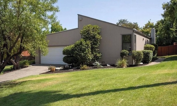Citrus Heights Casa | Mid Century Modern Home Pet Friendly with Beautiful Backyard