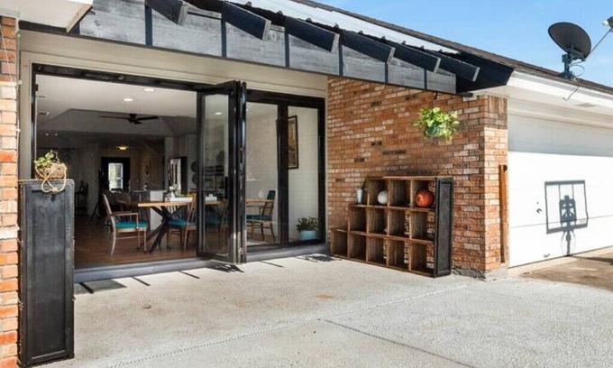 Hidalgo Casa | Mid-Century Modern 3 Bed, 2 Bath with a Pool
