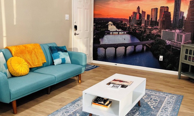 Riverside Condominio | Mid-Century Modern ATX Condo near South Congress