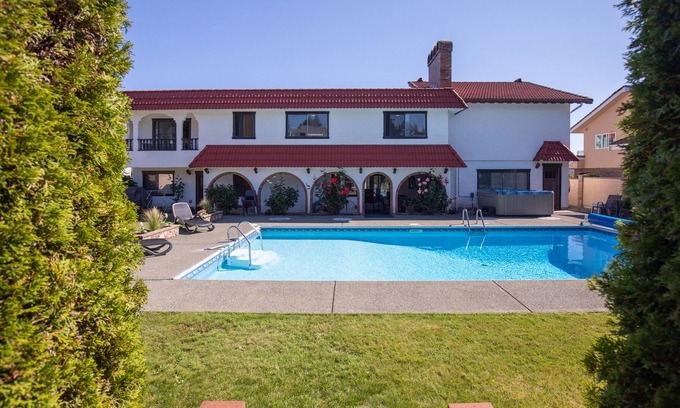 Departure Bay Casa | Mid Century Modern Home with Pool and Hot Tub