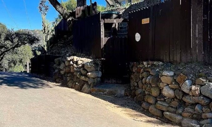 Topanga Casa | Mid Century Modern Bungalow just steps from Topanga State Park