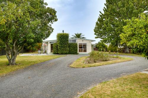 Hastings Casa | Mid Century Oasis - Hastings Holiday Home