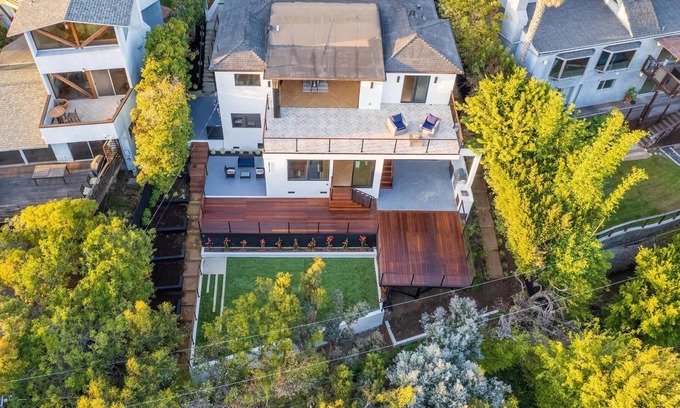 Pacific Palisades Casa | Mid-Century Palisades home with breathtaking views and newly renovated upgrades