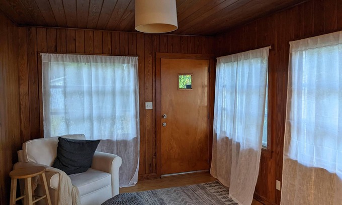 Eustis Casa | Mid Century Style Cottage Near Historic Downtown