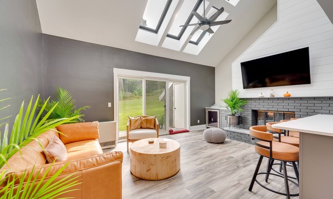 Plymouth Condominio | Mid-Century Tenney Mountain Condo Near Hiking