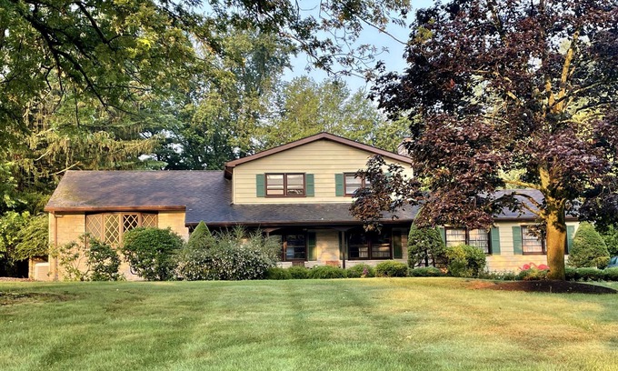 Washington Crossing Casa | Mid century charming home - monthly rentals welcome