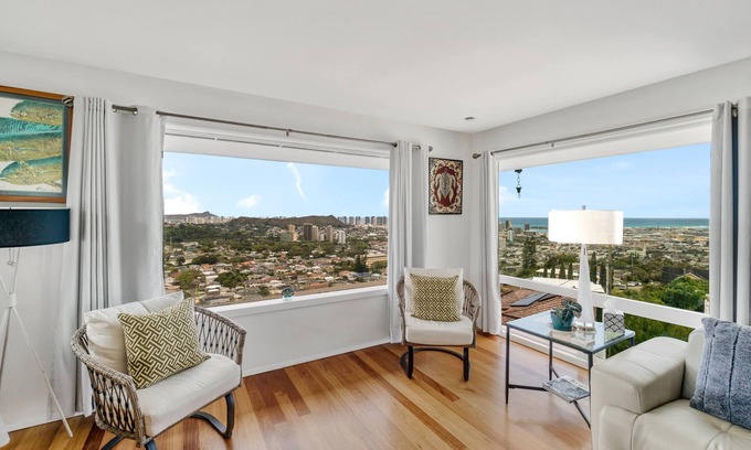 Liliha - Kapalama Casa | Mid-Century + Views & Privacy near Downtown Honolulu.