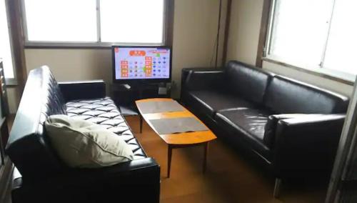 Yokosuka Apartamento | Mid-Century Yokosuka