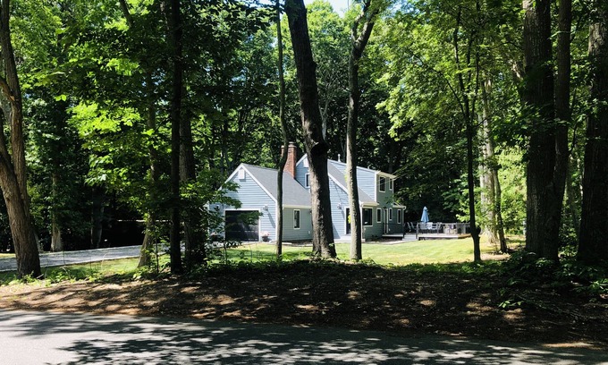 Shelter Island Casa | MID-ISLAND RETREAT. Renovated, 5 bedrooms, sleeps 8.