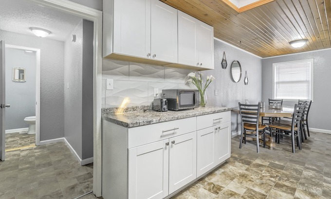 Southeast Colorado Springs Casa | Mid-Landing Inn