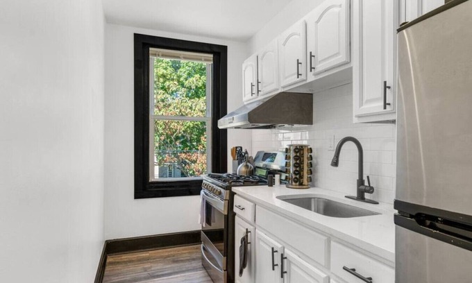 Penn-Knox Apartamento | Mid/Long-Term: Spacious 2BR, 1BA Home for 6 Guests