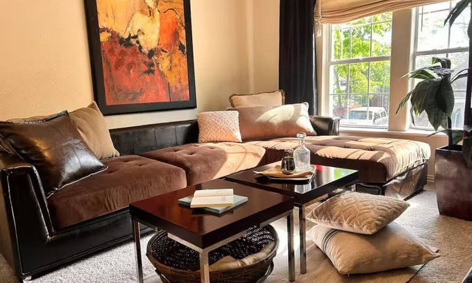 Kessler Apartamento | Mid-Mod Serenity with Designer Touches