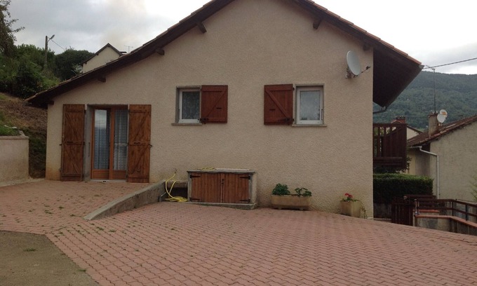 Soulan Chalet De Esquí | Mid-mountain chalet in a small hamlet in the Ariège region (pets welcome)