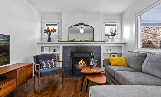 East Central Casa | Mid-Term Gem in Sugarhouse – Hot Tub, Sauna & Workspaces