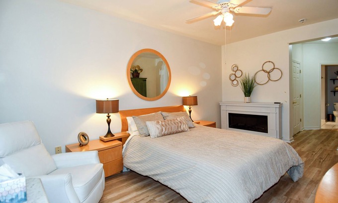 Gaithersburg Condominio | Mid-Term Gem - Private Bedroom Suite