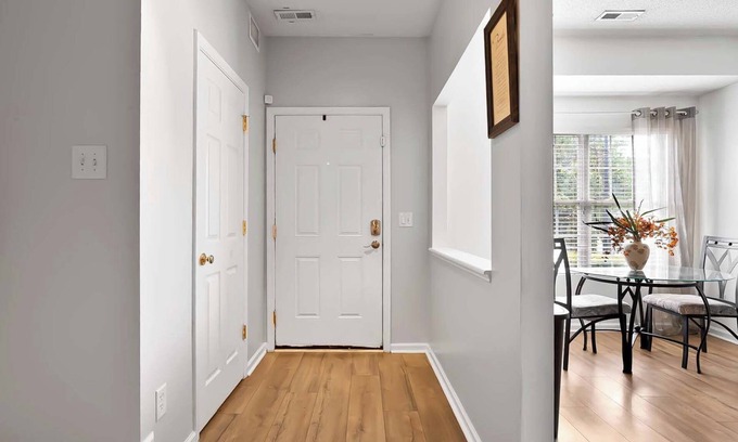 East Raleigh Casa | Mid-Term Peaceful, Central, & Move In Ready Rental — 10 Min to Downtown Raleigh!