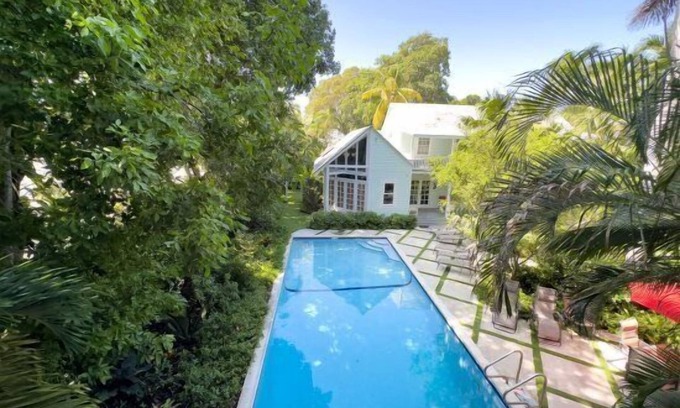 White Street Gallery District Casa | Mid Town Affordable 3bd/2.5ba 3 story Townhome