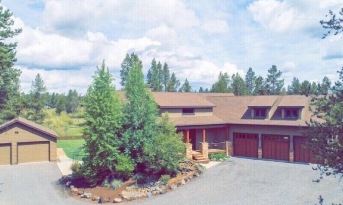 Sunriver Cabina | Quédate a 25 minutos del monte. ¡Soltero! Pregunte por noches gratis! ¡Se admiten perros! ¡Bañera de hidromasaje!