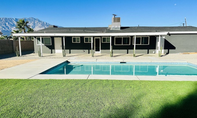 Desert Hot Springs Casa | Midcentury House in B Bar H Ranch w/ Pool