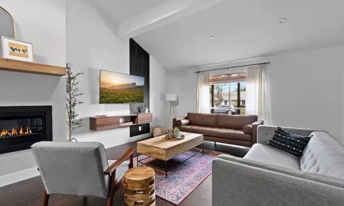Oak Cliff Casa | Midcentury-modern, eclectic,Open Concept,3bedrooms