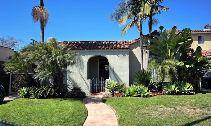 Mid-Wilshire Casa | MidCity Oasis: Charming 2-br 2-ba house w/ porch, fireplace & giant yard!