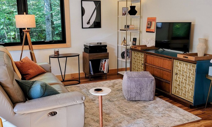 Searsport Casa | Midcoast Forest Getaway