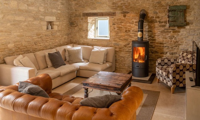 Dyrham Cabaña | Middle Barn - sleeps 6 guests in 3 bedrooms