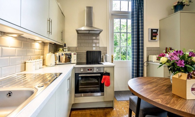 York Cabaña | Sleeps 4 guests in 2 bedrooms