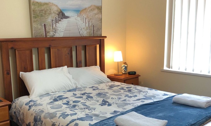 Mira Mar Apartamento | Middleton Mews Unit 5 .....Affordable Quiet Central Location to CBD