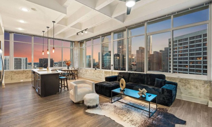 Peachtree Center Apartamento | Midnight Magnolia Loft | 1812