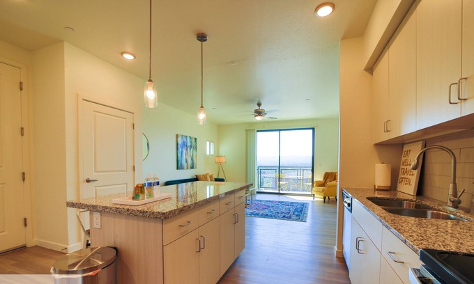 Yavapai Hills Apartamento | Midnight Merlot at Winfield *Pool & Hot Tub* Fitness Center *Lynx Lake