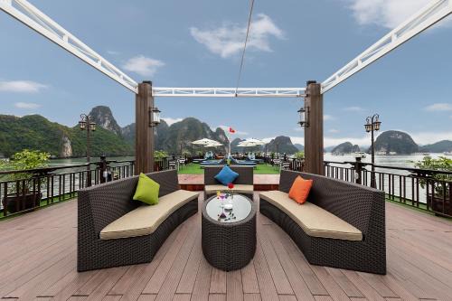 Cat Hai Alquiler De Eote | Midori Preminum Cruise in Ha Long Bay
