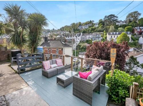 Dartmouth Casa | MIDSHIPS A HOLIDAY HOME IN DARTMOUTH SLEEPS UPTO 6 PEOPLE ,PET FRIENDLY , 10 MINUTES WALK TO Town CENTRE WITH PARKING included