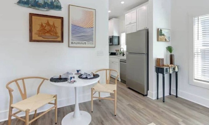 Thunderbolt Cabaña | MidShipTury Cottage - 5 minutes to Sav / 10 to TYB